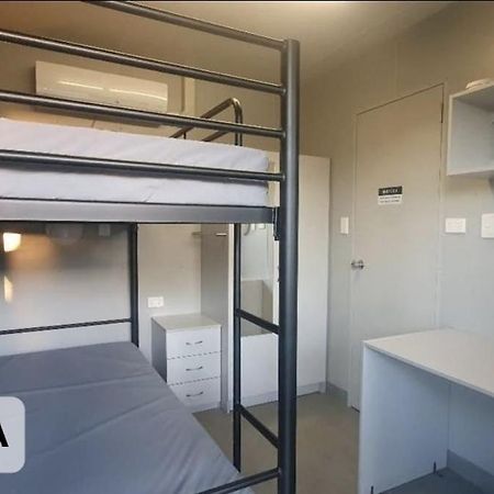 Palm Tree Backpackers Hostel Bundaberg Bagian luar foto