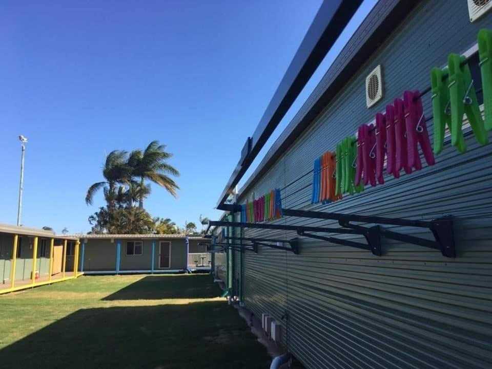 Palm Tree Backpackers Hostel Bundaberg Bagian luar foto